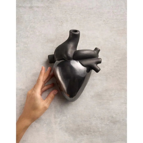Corazón Barro Negro (Black Clay Heart) Vase